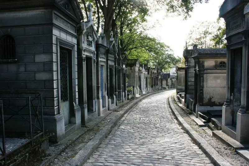 Cmentarz Pere-Lachaise w Paryżu: Wszechstronne spojrzenie