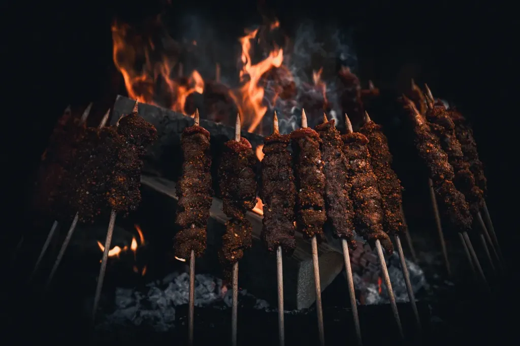 Grill węglowy – jak wybrać, rozpalić i bezpiecznie używać?