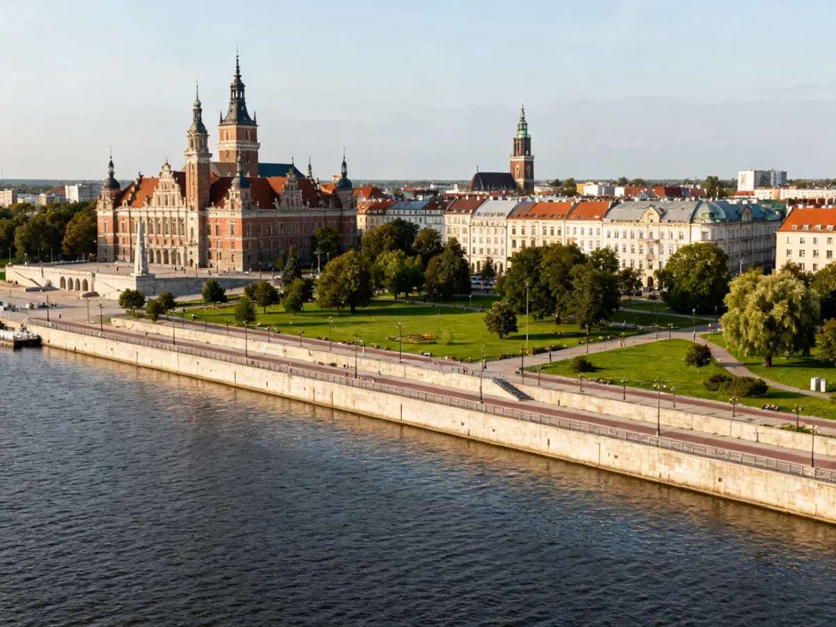 Panorama Szczecina z Odrą, Wałami Chrobrego i zielenią miejską
