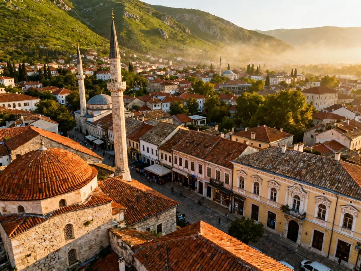 Panorama Sarajewa z zabudową starego miasta i górami w tle