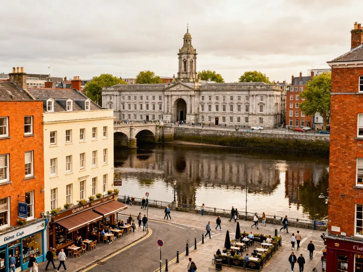 Panorama centrum Dublina z zabytkową architekturą i rzeką Liffey